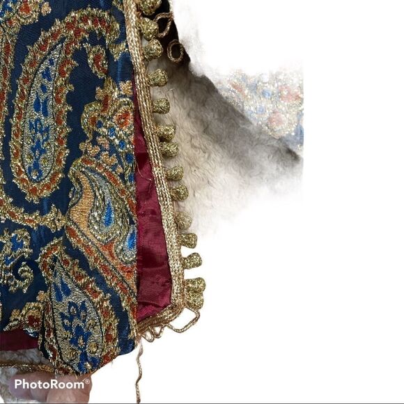 Blue Paisley Kaftan with Metallic Gold Brocade - Picture 14 of 15